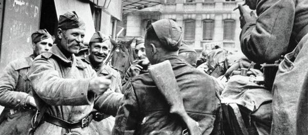 Soldados soviéticos en Berlín - Sputnik Mundo