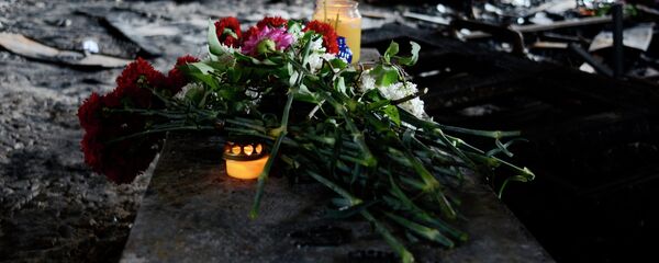 Flores en memoria de los quemados en la Casa de los Sindicatos de Odesa - Sputnik Mundo