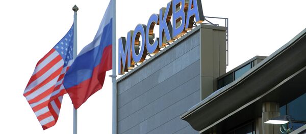 Las banderas de EEUU y Rusia en Moscú (archivo) - Sputnik Mundo