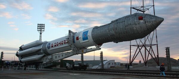 Rusia ultima la puesta en órbita del satélite Yamal-401 - Sputnik Mundo