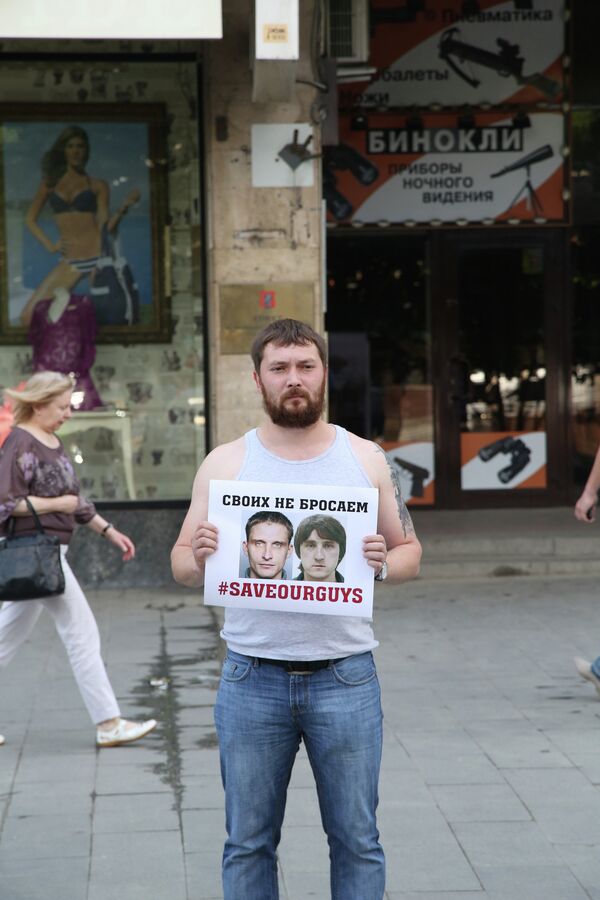 Detienen en el este de Ucrania a dos periodistas de la televisión rusa LifeNews - Sputnik Mundo