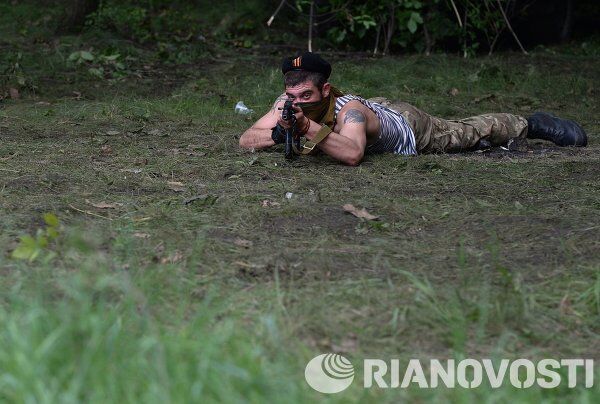 Campamento de entrenamientos del batallón Vostok, en la región de Donetsk - Sputnik Mundo