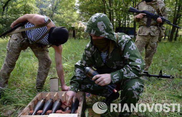 Campamento de entrenamientos del batallón Vostok, en la región de Donetsk - Sputnik Mundo