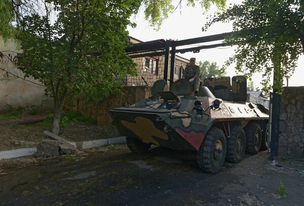 Lugansk: los enfrentamientos continúan Lugansk: los enfrentamientos continúan - Sputnik Mundo