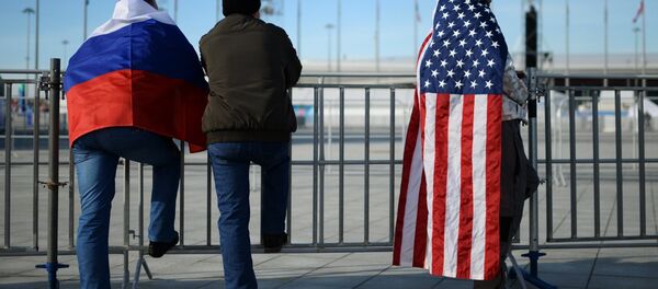 Los rusos hacen oídos sordos a las críticas de Occidente - Sputnik Mundo