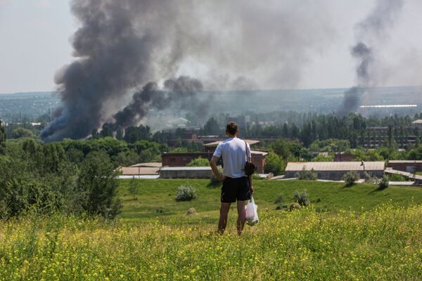 Al menos cinco muertos, incluida una niña, por bombardeos a Slaviansk - Sputnik Mundo