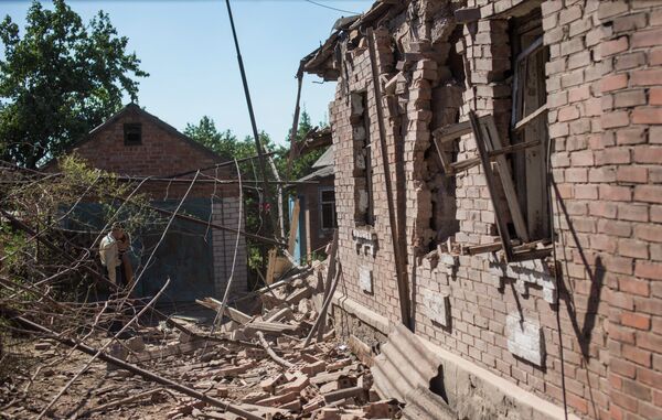 Tres muertos en el bombardeo nocturno de una ciudad del este de Ucrania - Sputnik Mundo