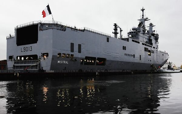 Francia considera inapropiadas las condiciones para suministrar el primer Mistral a Rusia - Sputnik Mundo