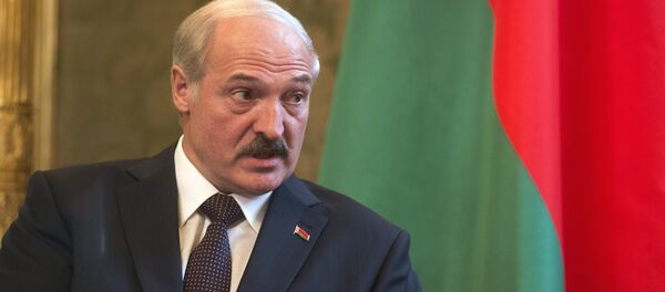 Lukashenko insiste en fabricar nuevos tipos de armamento en Bielorrusia - Sputnik Mundo