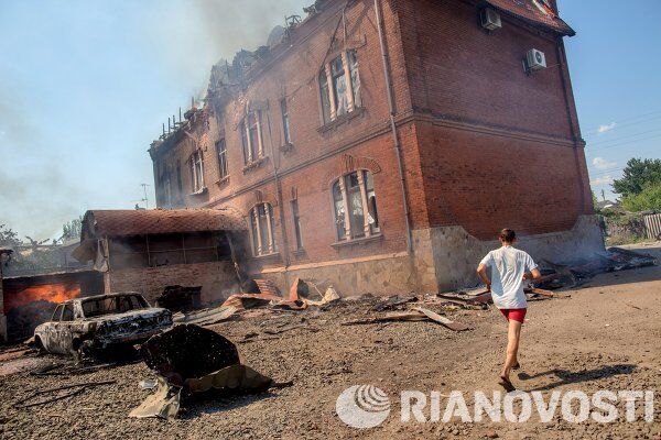 Slaviansk bajo fuego de la artillería Slaviansk bajo fuego de la artillería - Sputnik Mundo