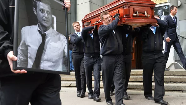 El funeral del periodista ruso Ígor Korneliuk - Sputnik Mundo
