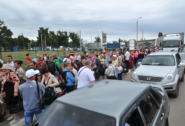 Un civil resulta herido en Rostov al ser tiroteado un puesto de control desde Ucrania - Sputnik Mundo