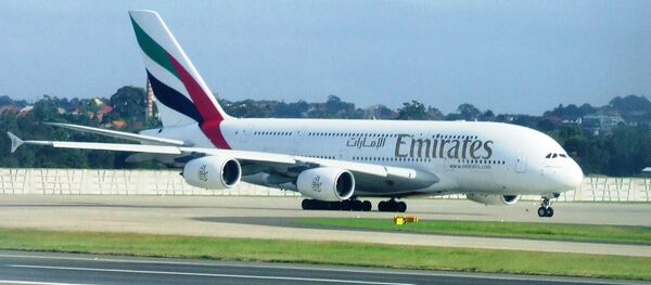 Самолет авиакомпании Emirates Airlines - Sputnik Mundo
