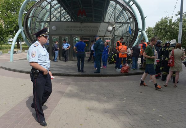 Evacuación de los heridos en el accidente en el metro de Moscú - Sputnik Mundo