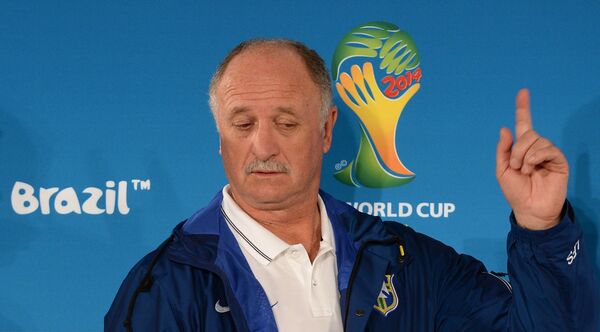 Brasil se despide de Scolari agradeciéndole por haber rescatado la pasión - Sputnik Mundo