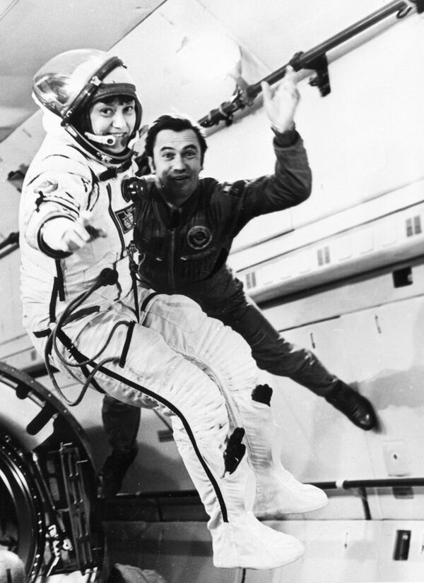 Svetlana Savítskaya, la primera mujer en caminar por el cosmos Svetlana Savítskaya, la primera mujer en caminar por el cosmos - Sputnik Mundo