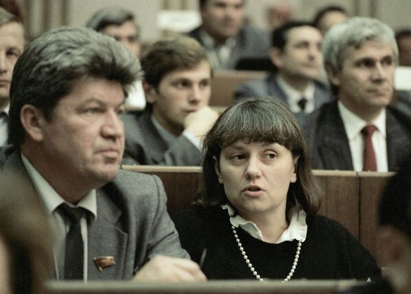 Svetlana Savítskaya, la primera mujer en caminar por el cosmos Svetlana Savítskaya, la primera mujer en caminar por el cosmos - Sputnik Mundo