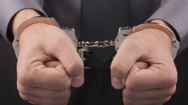 Un hombre esposado - Sputnik Mundo