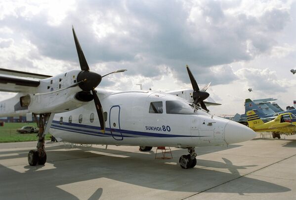 Avión de carga y pasajeros multifuncional Su-80GP en el Salón Internacional Aero Espacial MAKS 2003. - Sputnik Mundo