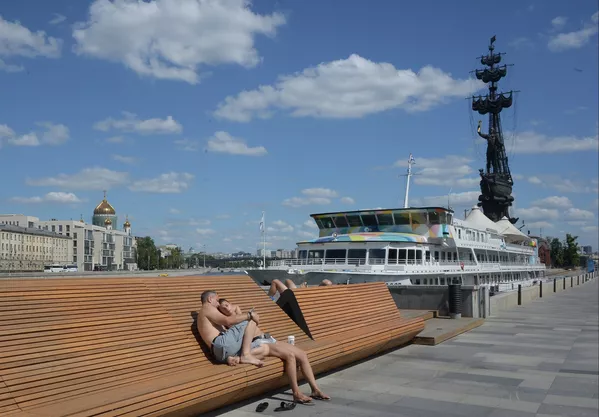 Oleada de calor en Moscú Oleada de calor en Moscú - Sputnik Mundo