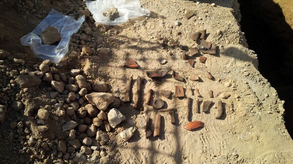 Restos óseos y fragmentos de cerámica en hallazgo arqueológico de Cholula - Sputnik Mundo
