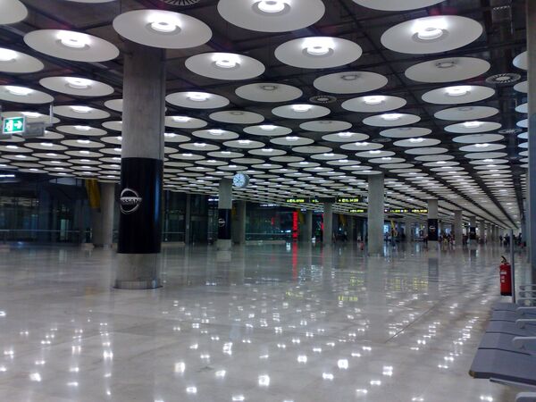 Aeropuerto Adolfo Suárez Madrid Barajas - Sputnik Mundo