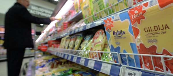 Productores lácteos del Báltico exigirán más ayuda financiera ante restricciones rusas - Sputnik Mundo