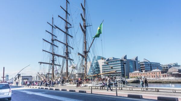 Buque escuela de la Armada de Brasil 'Cisne Branco' - Sputnik Mundo