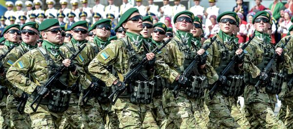 Desfile militar en Kiev (archivo) - Sputnik Mundo