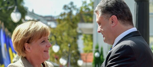 Canciller de Alemania, Angela Merkel y presidente de Ucrania, Petró Poroshenko - Sputnik Mundo