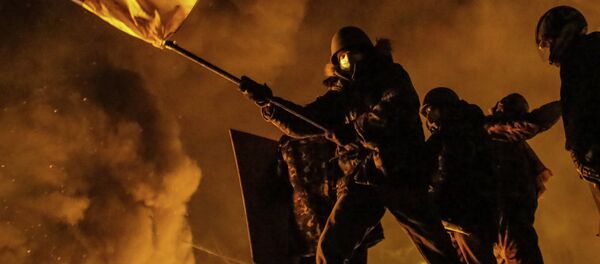 Столкновения протестующих с милицией в центре Киева - Sputnik Mundo