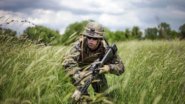 Soldato de OTAN  en Rumanía (archivo) - Sputnik Mundo