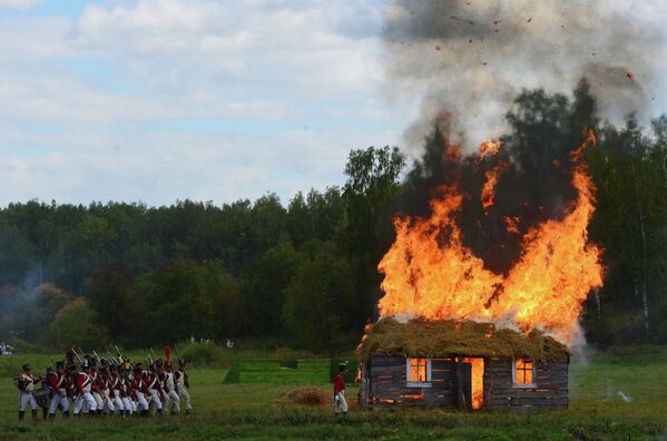Reconstrucción de la Batalla de Borodinó Reconstrucción de la Batalla de Borodinó - Sputnik Mundo