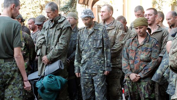 Militares ucranianos sacados de la bolsa de Ilovaisk. Agosto de 2014 - Sputnik Mundo