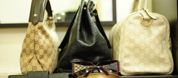 En China se imparte un cursillo para identificar falsificaciones de objetos de lujo En China se imparte un cursillo para identificar falsificaciones de objetos de lujo - Sputnik Mundo