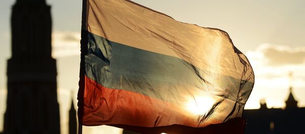 Bandera de Rusia enfrente de la Plaza Roja - Sputnik Mundo