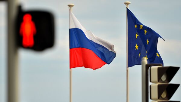 Banderas de Rusia y la UE - Sputnik Mundo