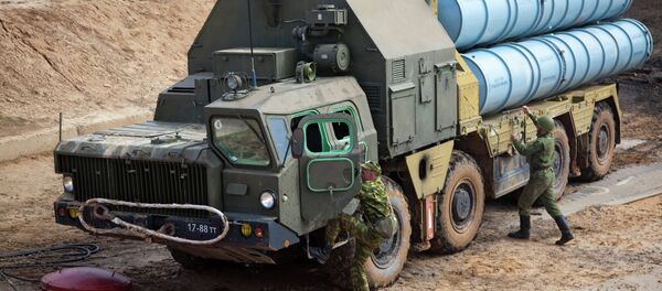 Разворачивание зенитно-ракетной системы С-300 - Sputnik Mundo
