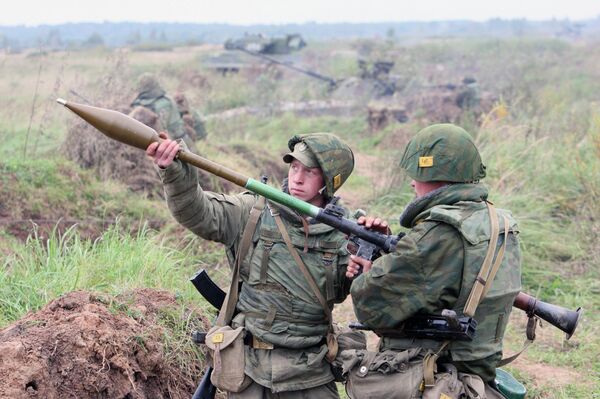 Lanzagranadas antitanque portátil RPG-7 - Sputnik Mundo