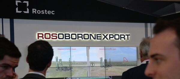 Logo de Rosoboronexport en una exposición militar (archivo) Logo de Rosoboronexport en una exposición militar (archivo) - Sputnik Mundo