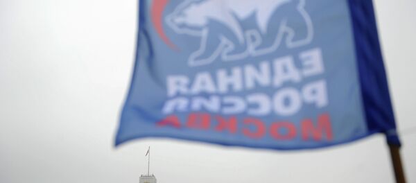 Bandera del partido oficialista Rusia Unida - Sputnik Mundo