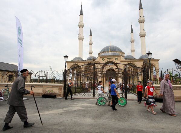 Vida cotidiana y celebraciones de la República de Chechenia - Sputnik Mundo