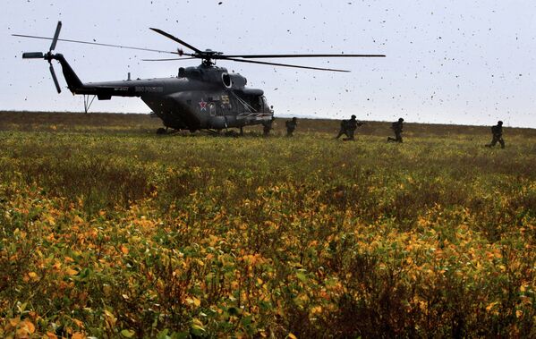 Enfrentamiento con enemigos virtuales en las maniobras en Primorie - Sputnik Mundo