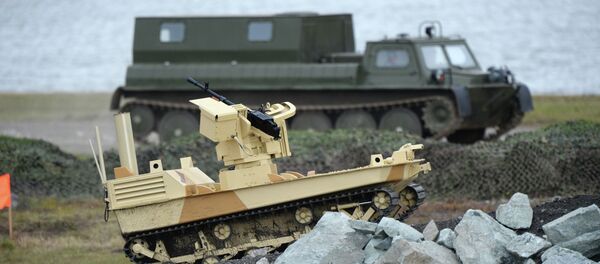 Robot de combate armado con la ametralladora de Kord a la feria Russia Arms Expo - 2013 (Archivo) Robot de combate armado con la ametralladora de Kord a la feria Russia Arms Expo - 2013 (Archivo) - Sputnik Mundo