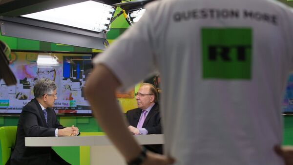 Moscú pide a los periodistas solidaridad con RT, amenazado con sanciones en Reino Unido - Sputnik Mundo