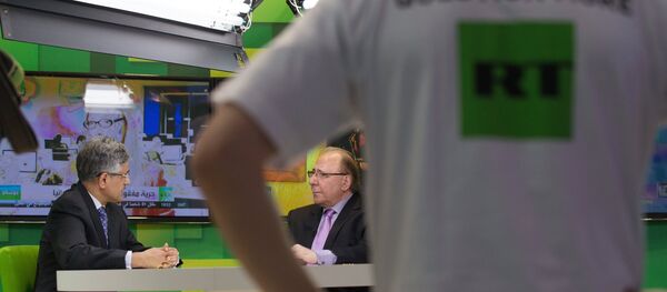 Moscú pide a los periodistas solidaridad con RT, amenazado con sanciones en Reino Unido - Sputnik Mundo