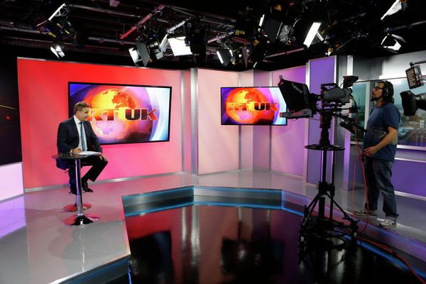 RT lanza un canal de noticias dirigido al público británico RT lanza un canal de noticias dirigido al público británico - Sputnik Mundo
