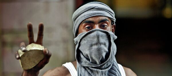 Un palestino durante los enfrentamientos contra el Ejército israelí - Sputnik Mundo