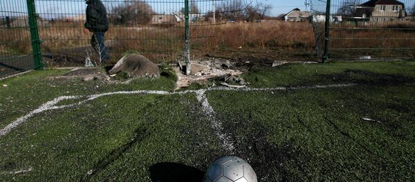 Estadio de la escuela de Donetsk donde perecieron varios adolescentes - Sputnik Mundo