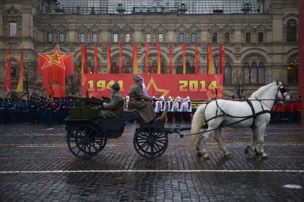 Marcha solemne dedicada a la histórica parada de 1941 en Moscú - Sputnik Mundo